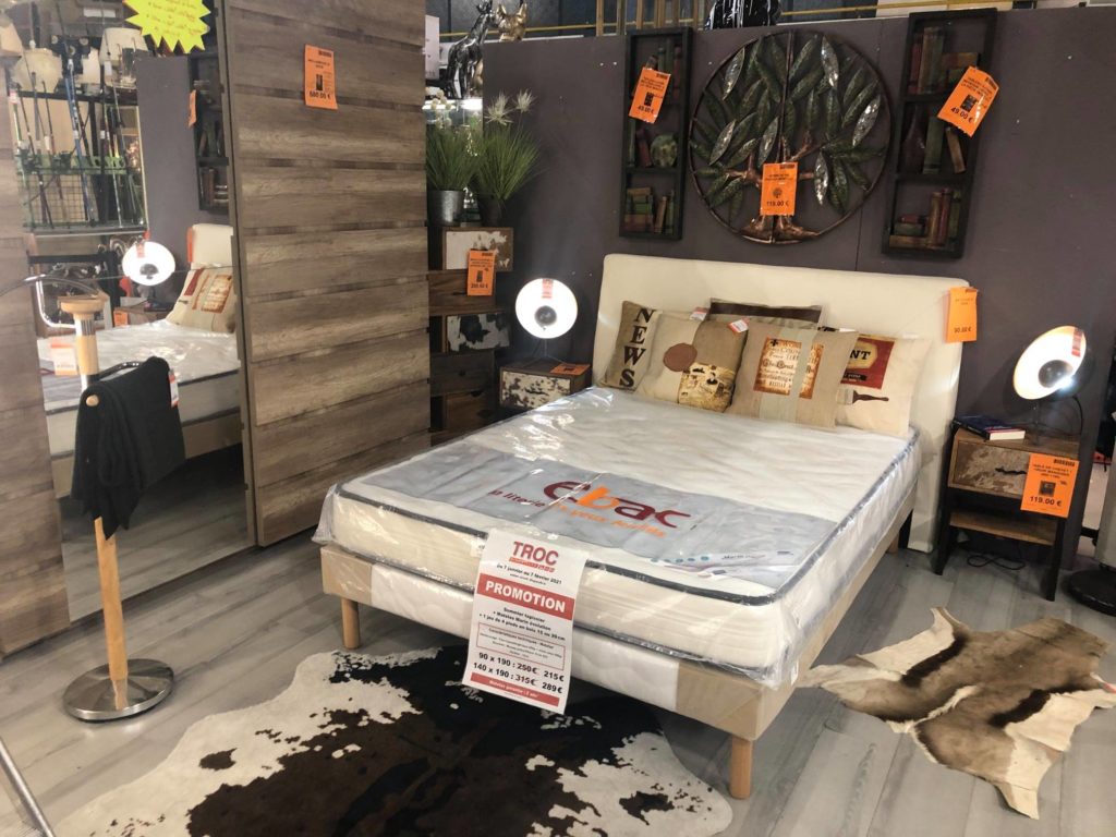 Idée déco, grâce à notre promotion en cours : sommier tapissier + matelas marin + pieds bois !