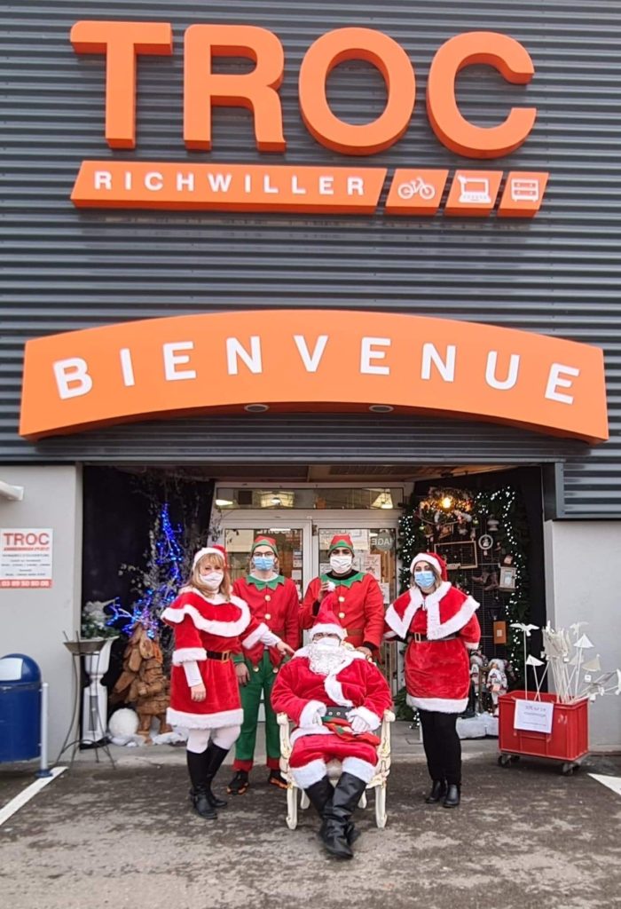 Le Père Noël sera présent chez TROC RICHWILLER le mercredi 16 décembre 2020 de 16h à 18h.? Vous pourrez lui remettre votre lettre au Père Noël et faire une photo avec lui (en respectant les gestes barrières bien entendu). Si vous êtes sages... il vous distribuera peut-être votre premier petit cadeau de Noël ! ?